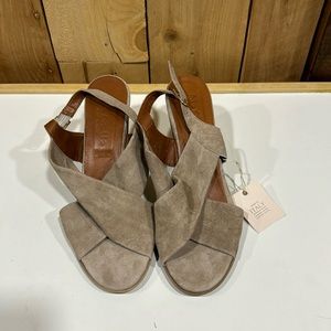 Leather sandals